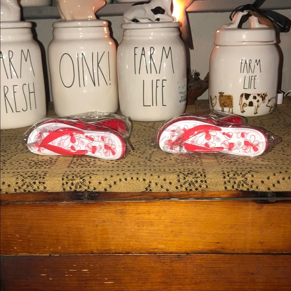 Red/Pink Flip Flop Shaped Beach Towel Clips Set of 2